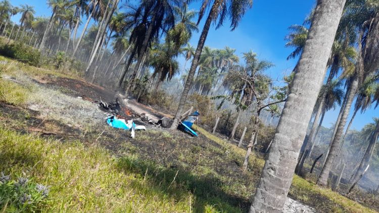 Cae una avioneta en Piribebuy y piloto se salva de milagro