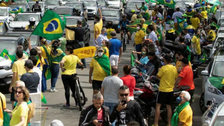 Brasil reporta más de 1.000 muertes por coronavirus