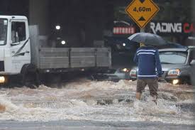 Domingo con clima cálido y altas probabilidades de lluvias y tormentas