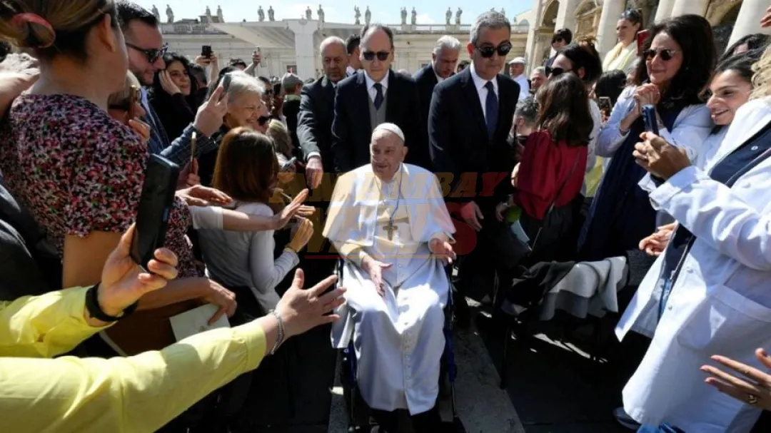 Papa Francisco reaparece y sorprende al final de misa: da un breve mensaje y se acerca a grupo de fieles