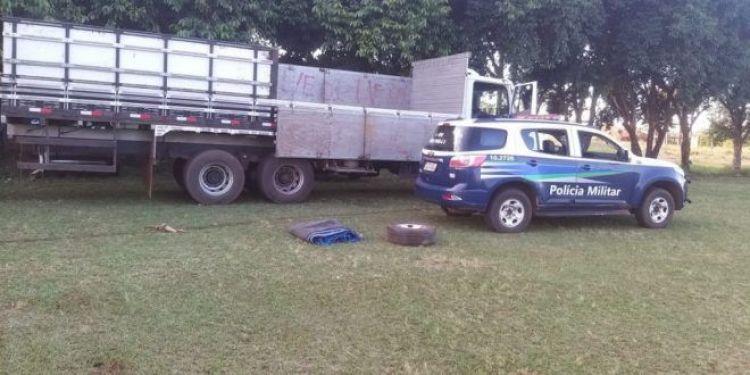 Abandonan camión cargado con marihuana sobre la avenida Internacional