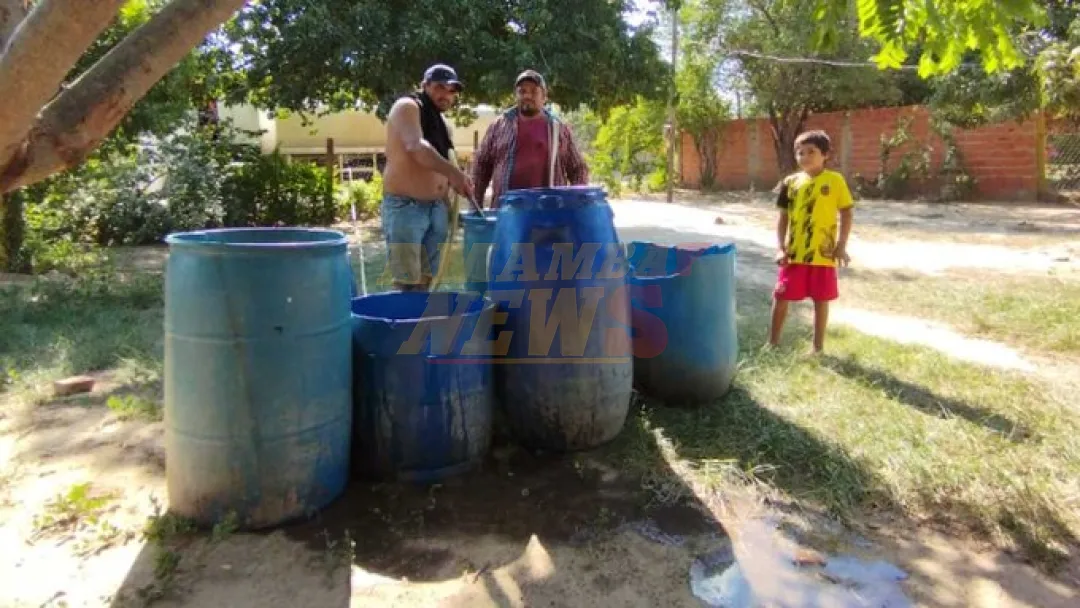 Pobladores de Carmelo Peralta sufren escasez de agua en plena ola de calor