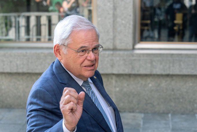 Senador estadounidense Bob Menendez es declarado culpable de aceptar sobornos