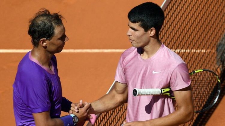 Nadal arrolla al joven Alcaraz en Madrid