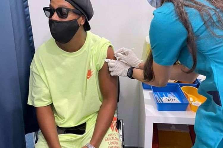 Ronaldinho Gaúcho se vacuna contra el Covid en Dubai