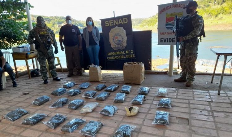 SENAD y la Armanda Paraguaya confiscan carga de droga a orillas del río Paraná