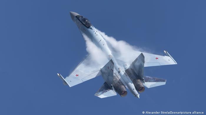 Irán y Rusia cierran acuerdo por compra de aviones caza