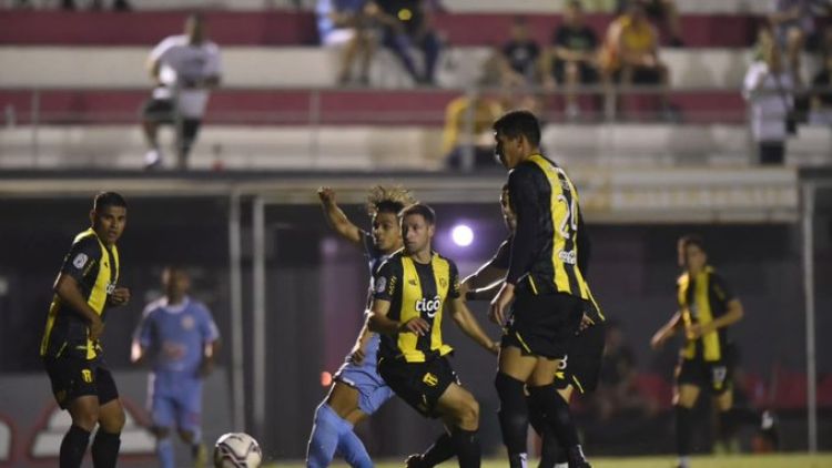 Resistencia y Guaraní no se lastiman en los Jardines