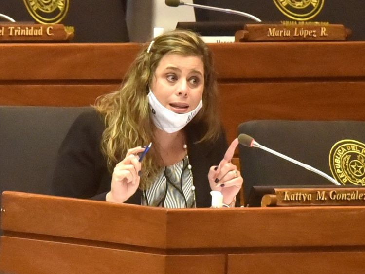 Si Mario Abdo no acompaña el jucio político a Quiñónez “el hacha va a caer sobre él”, según Kattya
