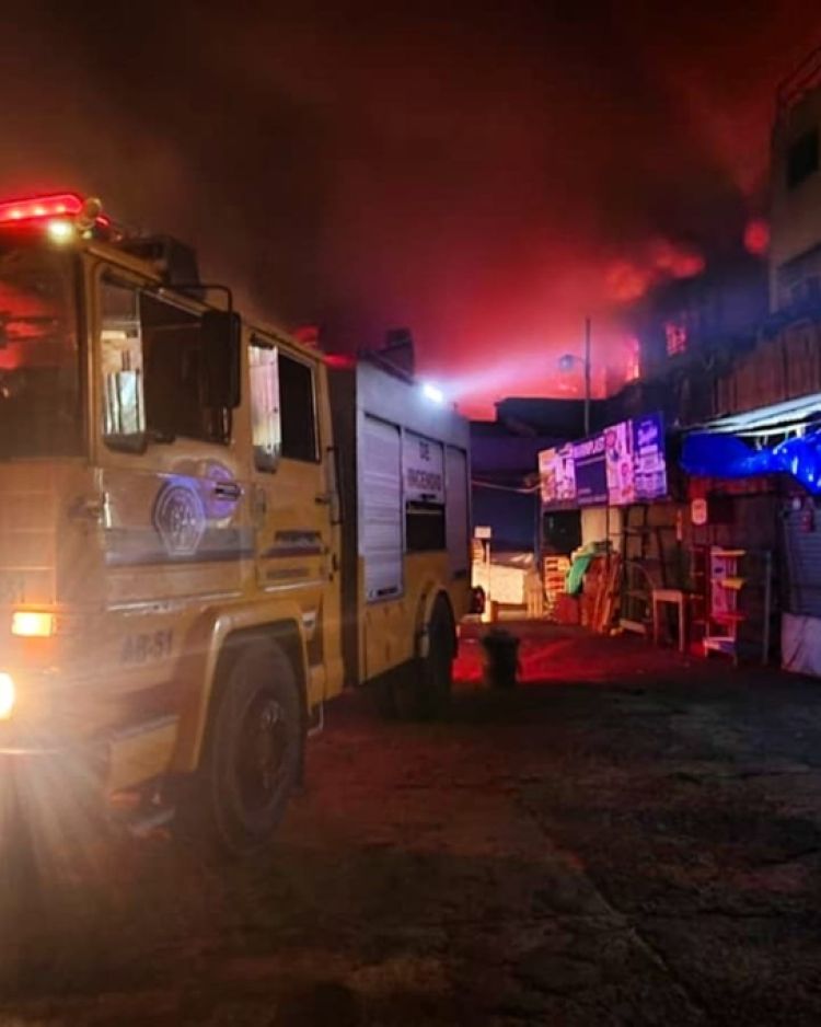 Declaran emergencia general el incendio del Mercado 4