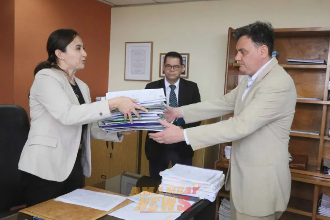 Entregan a Senabico otros 31 inmuebles de RGD y su hijo