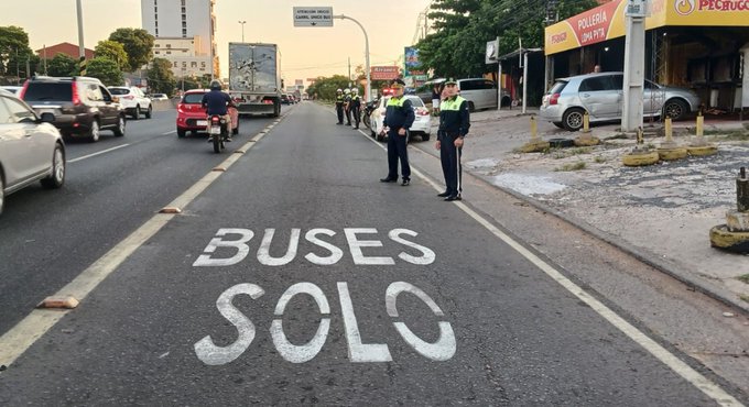Desde hoy se aplican multas por no respetar el carril para buses sobre la Transchaco