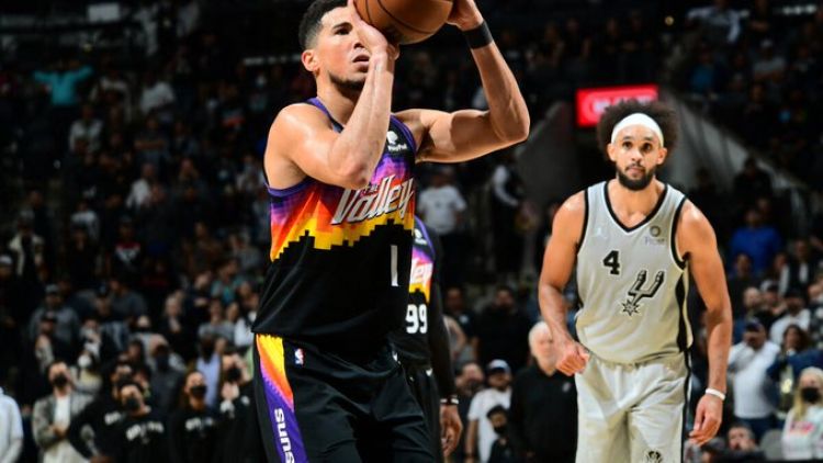 Devin Booker se convirtió en el séptimo jugador más joven en llegar a los 10.000 puntos en la NBA