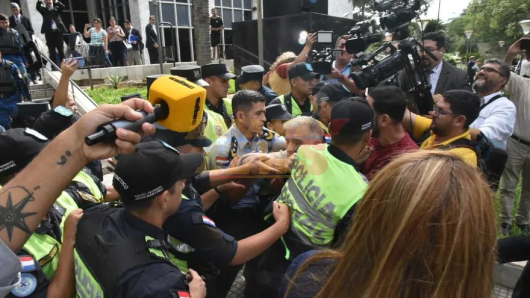 Diputada repudia denuncia policial contra manifestantes: “Solo falta la caperucita”