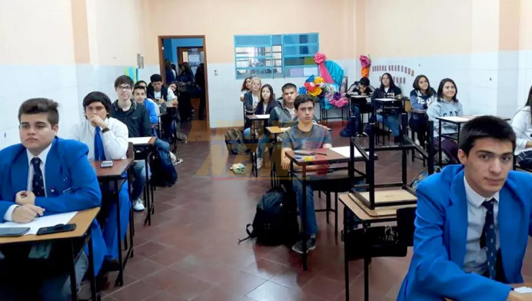 Horario escalonado para estudiantes no se aplicará «por ahora», según ministro