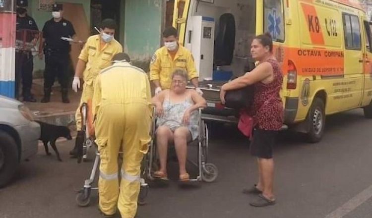 “Muy penoso es lo que me pasa, me quedé en la calle", dice abuelita desalojada por su hija