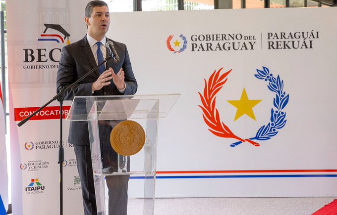 Lanzan convocatoria para adjudicar 5.000 becas universitarias y técnicas