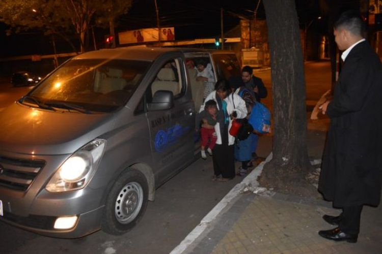 Niños, niñas y mujeres indígenas fueron trasladados a diferentes albergues