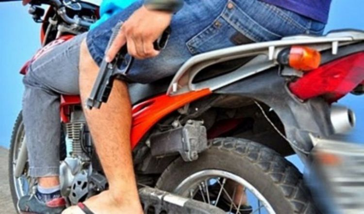 Motochorros asaltan a repartidor lácteo en Presidente Franco