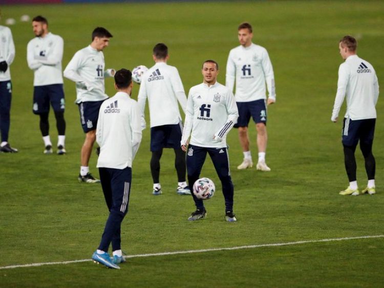 Un apagón corta el entrenamiento de España
