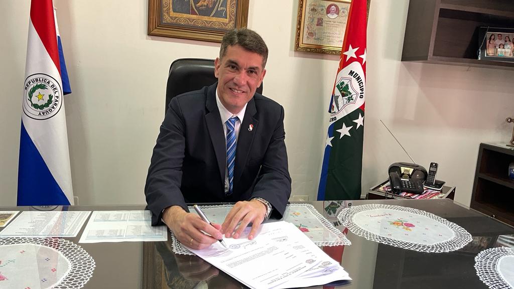Ronald Acevedo juró como nuevo intendente municipal de Pedro Juan Caballero