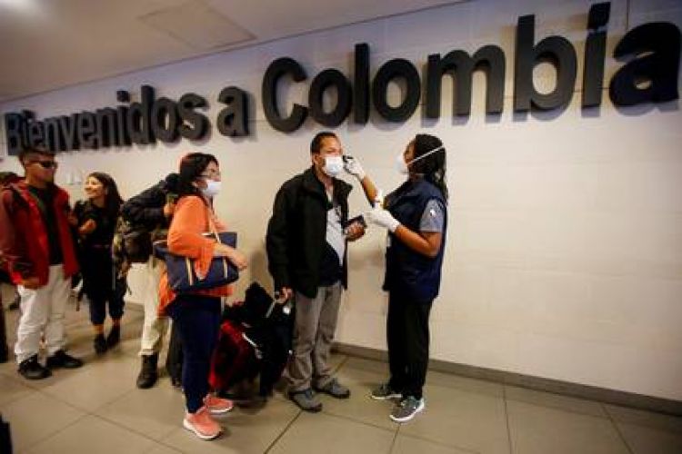 Colombia pasa por primera vez de los mil contagios diarios de COVID-19