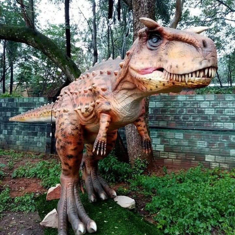 En Luque inauguran un parque jurásico