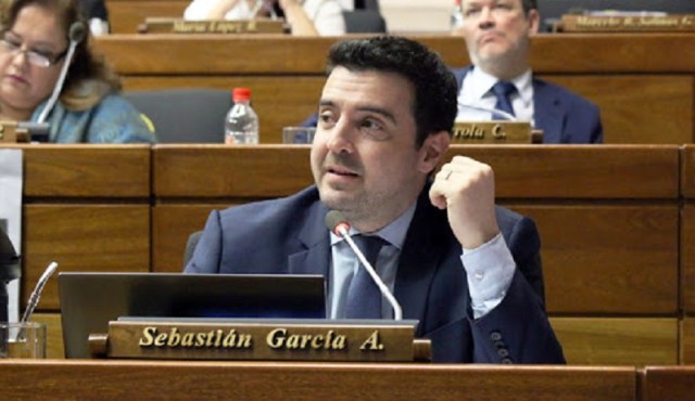 Oficializan pedido de trasladar feriado del 1º de mayo, por elecciones