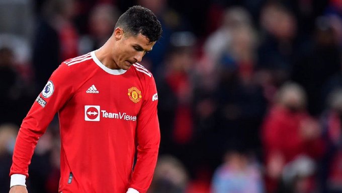 La FA acusa a Cristiano por golpear el móvil de un hincha