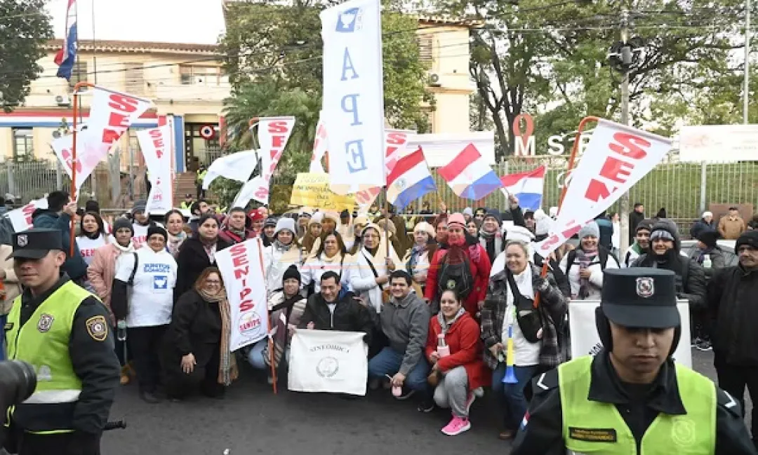 Enfermeros protestan contra precariedad laboral