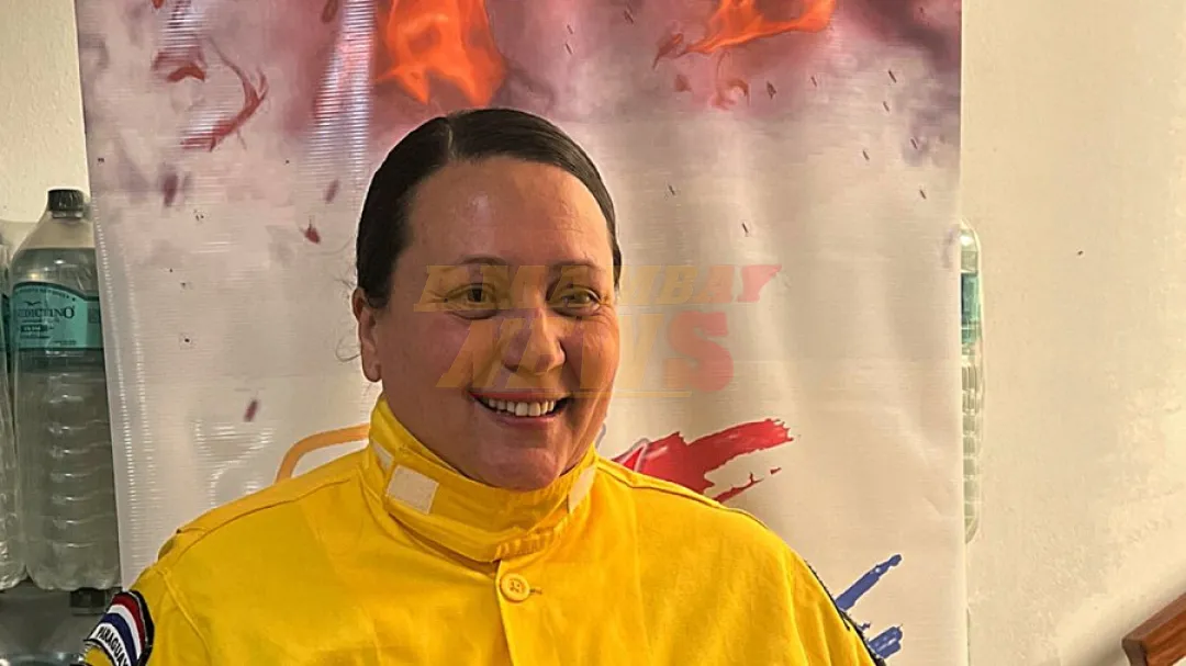 De secretaria a ser la primera mujer presidenta del Cuerpo de Bomberos del país