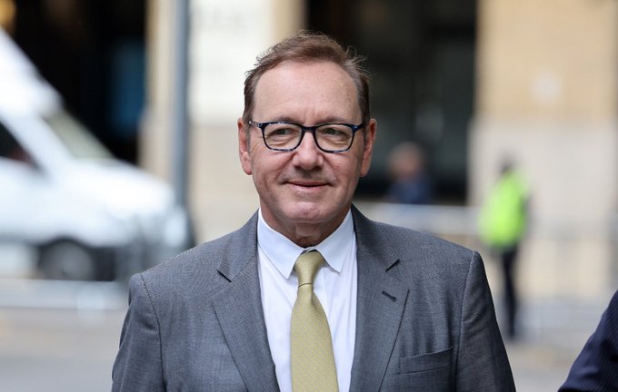 El actor Kevin Spacey fue absuelto de cargos de agresión sexual en un juicio en Londres