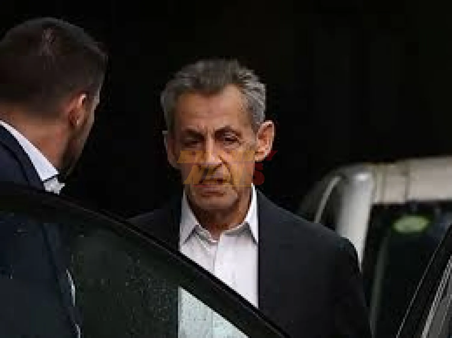 Expresidente francés Sarkozy entra en prisión
