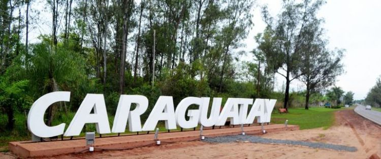 Caraguatay: Aglomeración, música, alcohol y carrera clandestina en la madrugada