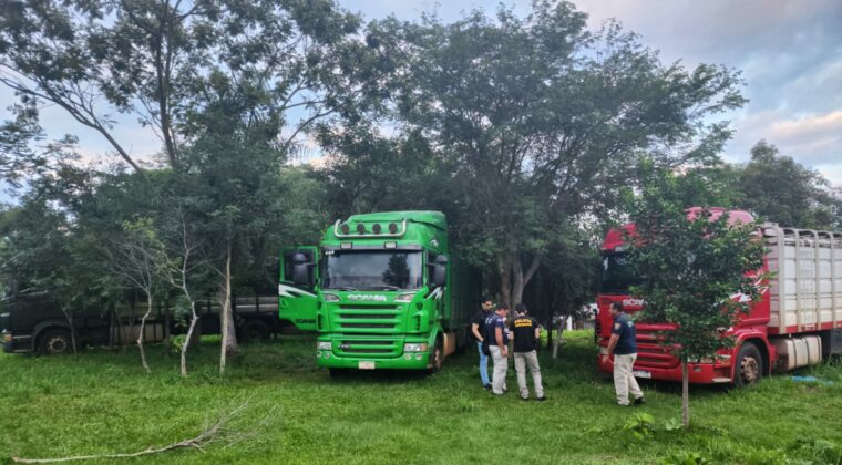 A Ultranza: localizan tres tractocamiones de narcos y detienen a dos personas