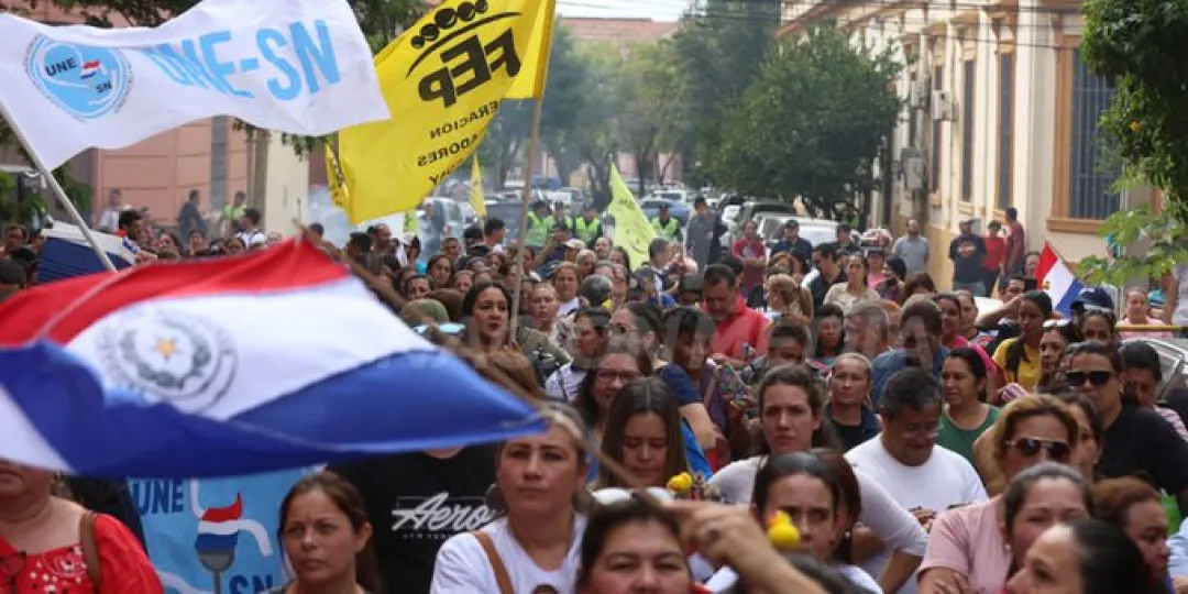 Gobierno y docentes llegan a un acuerdo tras amenaza de huelga general