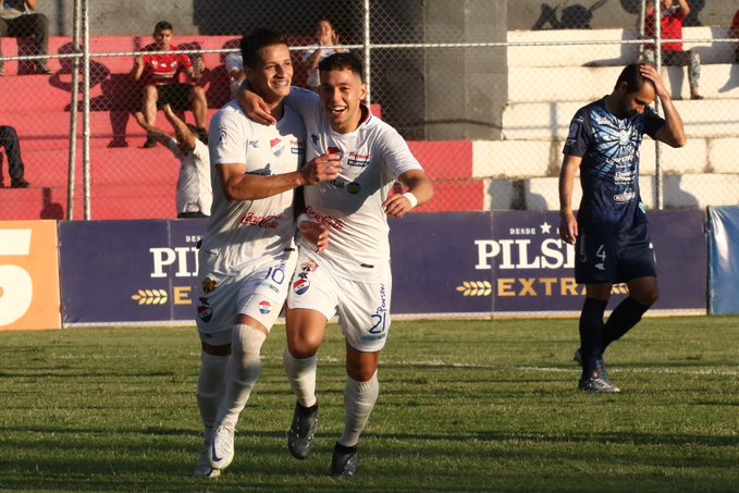 ¡’Hat-trick’ de Danilo Santacruz y punta para Nacional!