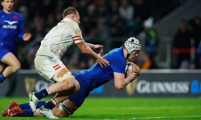 Demoledora Francia sonroja a Inglaterra en Twickenham
