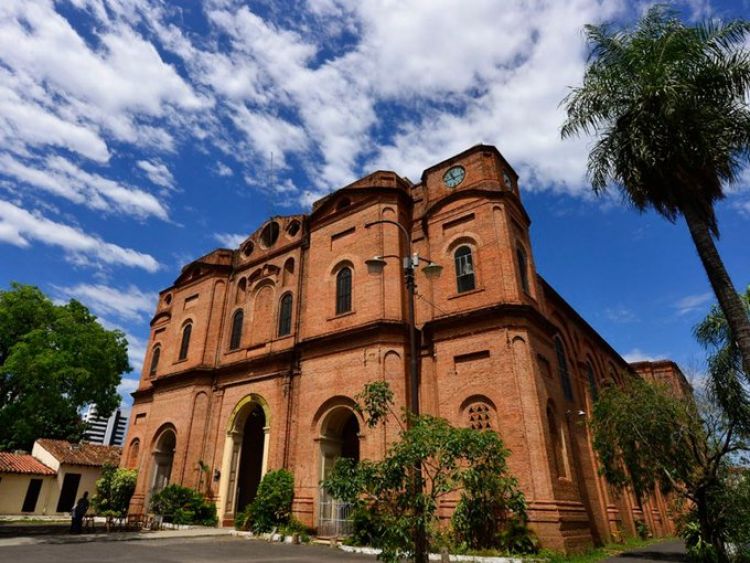 Roban sistema de iluminación de la iglesia de La Encarnación