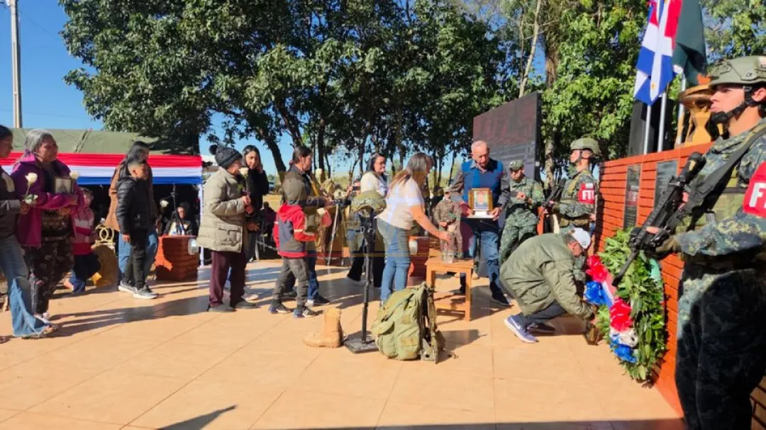 En emotivo acto, familiares recuerdan la masacre de ocho militares en Arroyito
