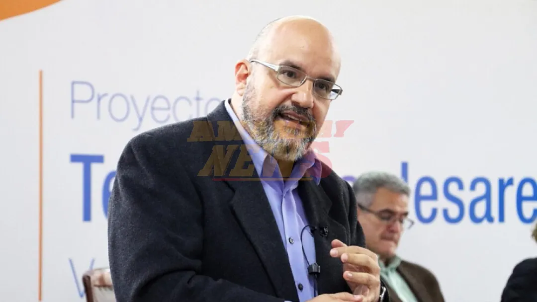 Viceministro de Educación se recibió en una universidad clausurada por no tener aulas, funcionarios ni docentes