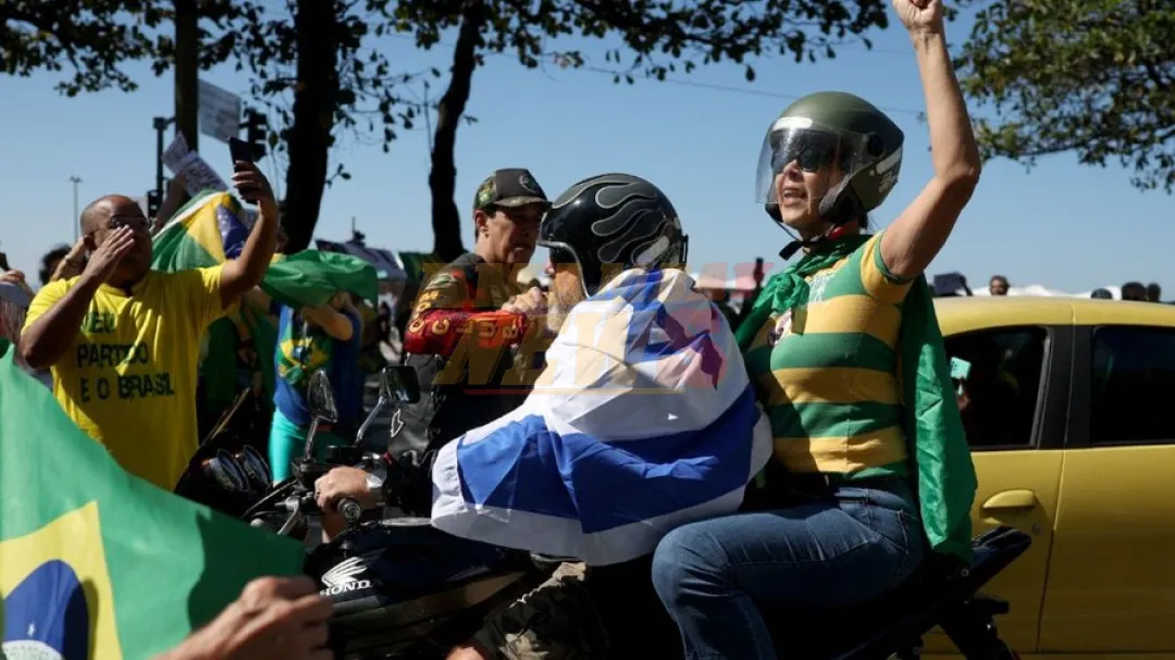 Realizan caravana en Brasil en apoyo a Bolsonaro frente al juicio por intento de golpe de Estado