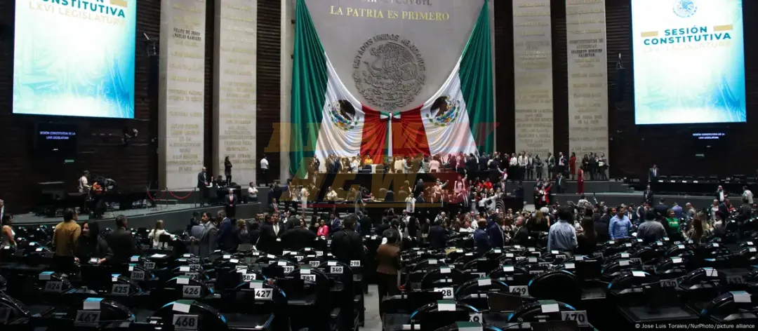 Diputados de México eliminan siete órganos reguladores