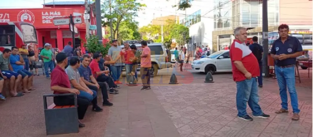 Huelga paraliza siete líneas de buses internos en San Lorenzo