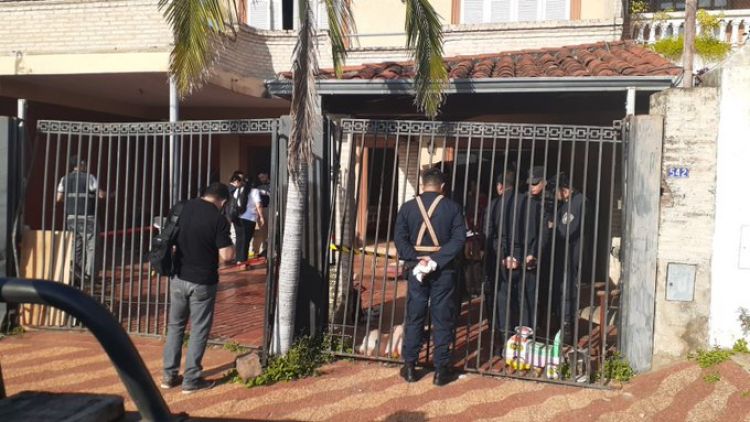 Muerte en casa de comisario: víctima podría haber “caído” del segundo piso