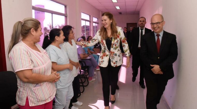 Héctor Castro asume como director del Hospital Acosta Ñu