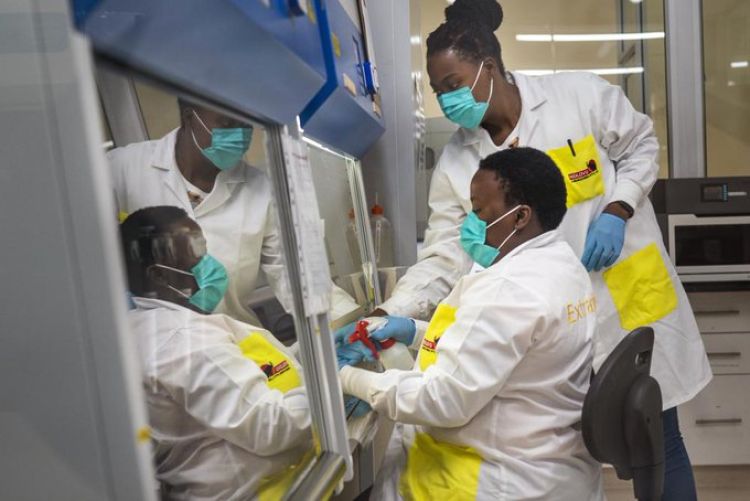 Médicos sudafricanos creen que ómicron es más leve que delta