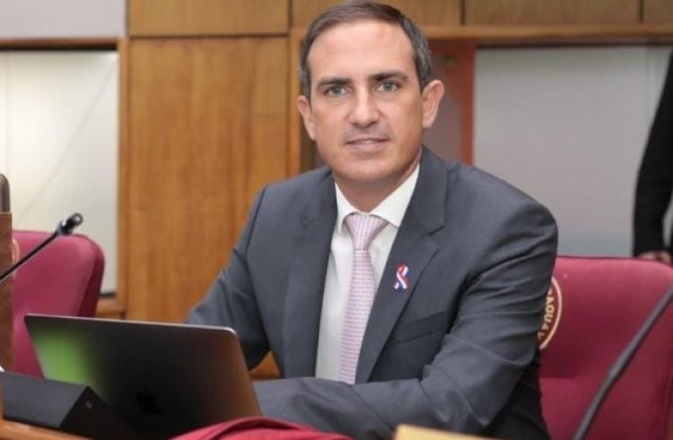 Rasmussen lanzará candidatura buscando otro periodo en el Senado