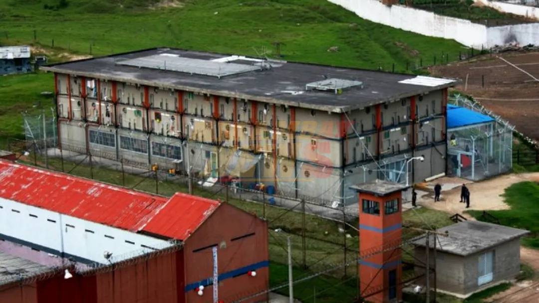 Colombia investigará al director del penal donde mataron a Correa