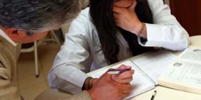 PJC: bibliotecario de un colegio es denunciado por acosar a una alumna
